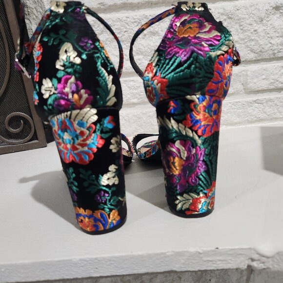 SILK EMBRODERED LOOK CHUNKY HEELS - Picture 3 of 7